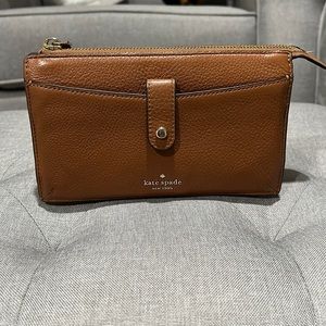 Kate Spade Crossbody Wallet in Cognac